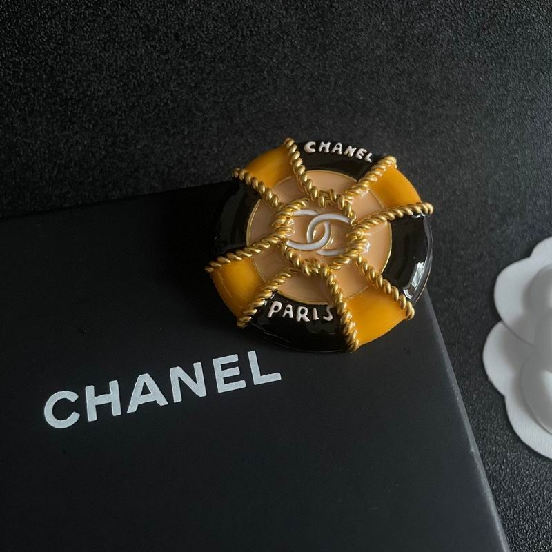 Chanel Brooch 03yxs99